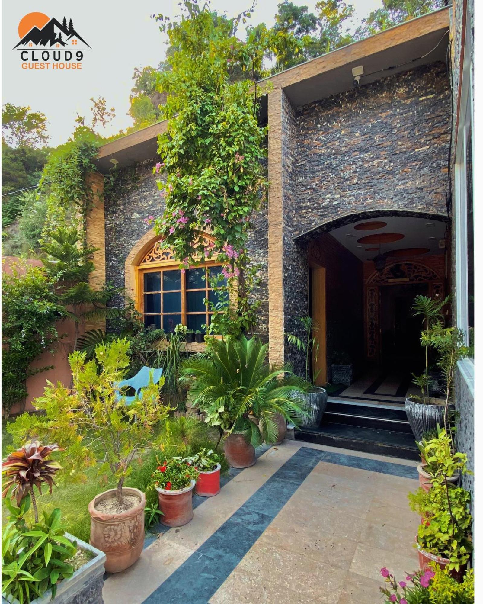 Cloud 9 Guest House Muzaffarabad Exterior foto